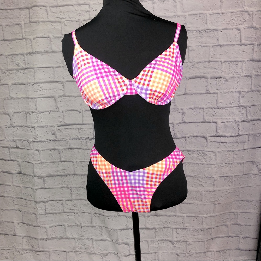 Pink Two Piece Multi Colored Swimsuit Large Bottom Size D/DD Top